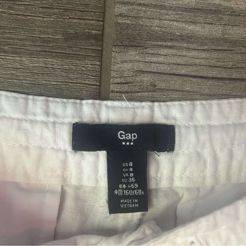 Women's White Gap‎ Linen Shorts, Size 4 - Picture 2 of 4